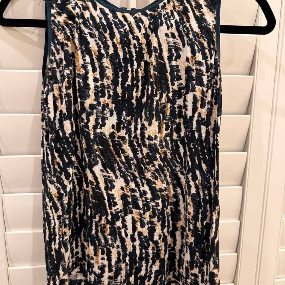 Jones New York Blue and White Patterned Top